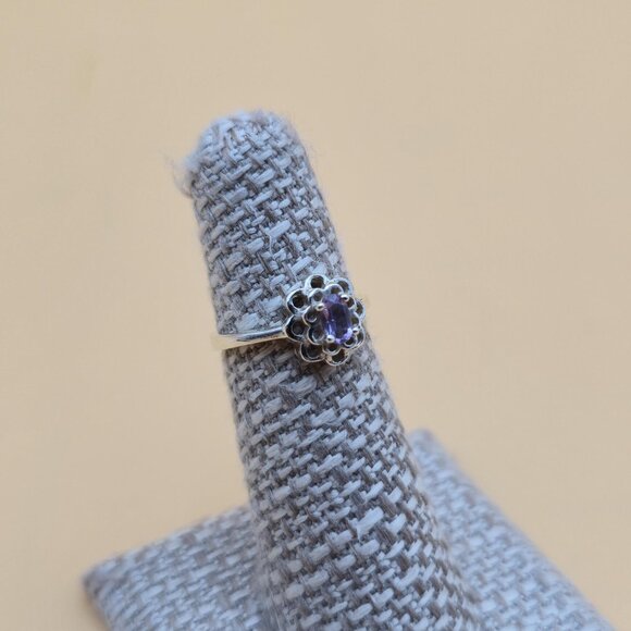 Size 5 Sterling Silver Small Oval Amethyst Gem Band Ring A5425 - Picture 3 of 9